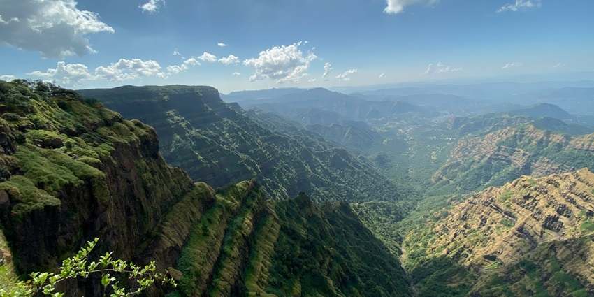 महाबळेश्वरचा हिरवा डोंगराळ परिसर