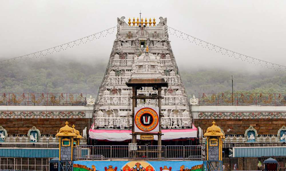 तिरुपती बालाजी मंदिराचे बाह्य दृश्य