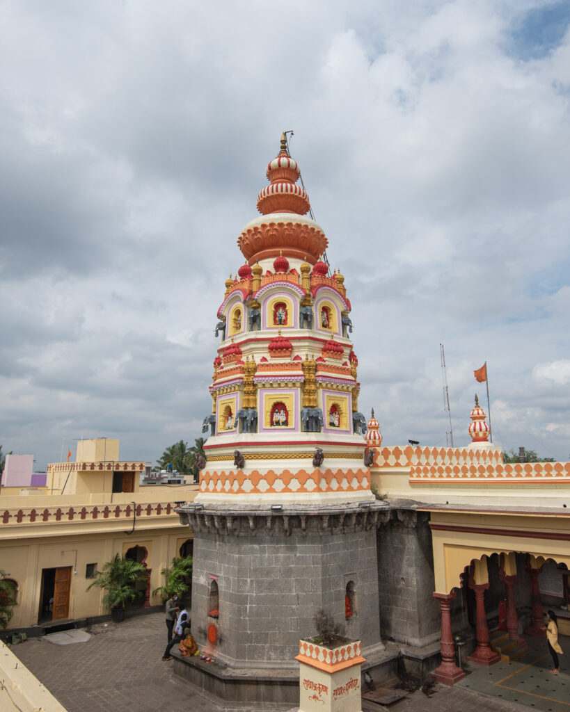 महाराष्ट्रातील अष्टविनायक मंदिराचे प्रवेशद्वार